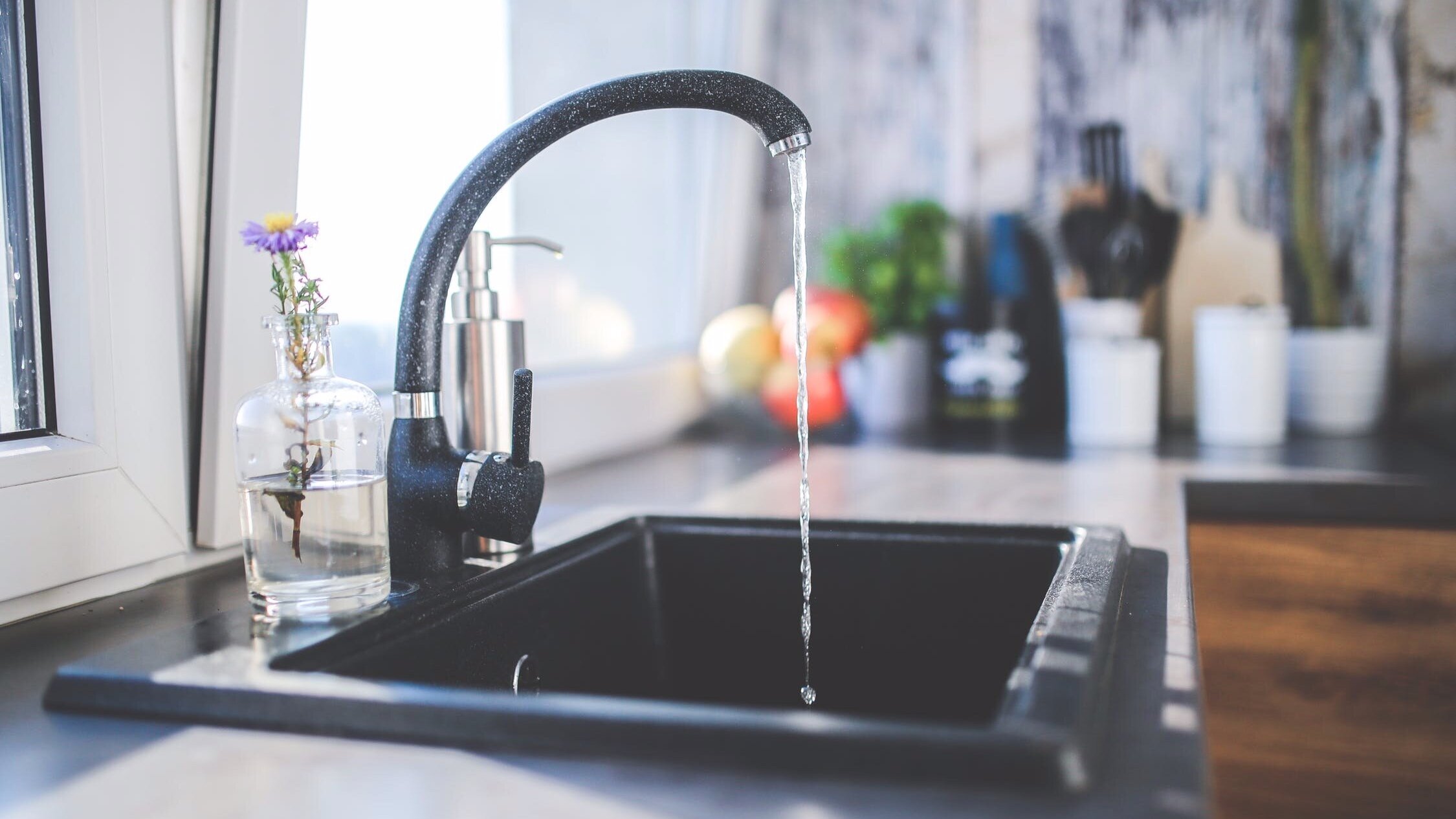 water-kitchen-black-design